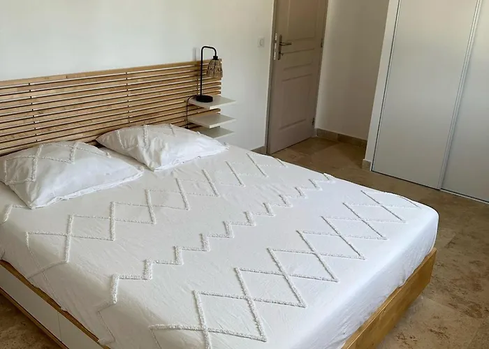 Avec Jacuzzi Privé Proche *