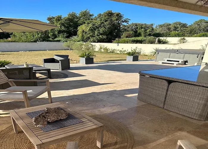 Avec Jacuzzi Privé Proche Villa *