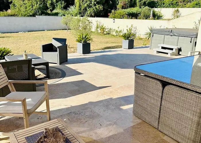 Avec Jacuzzi Prive Proche